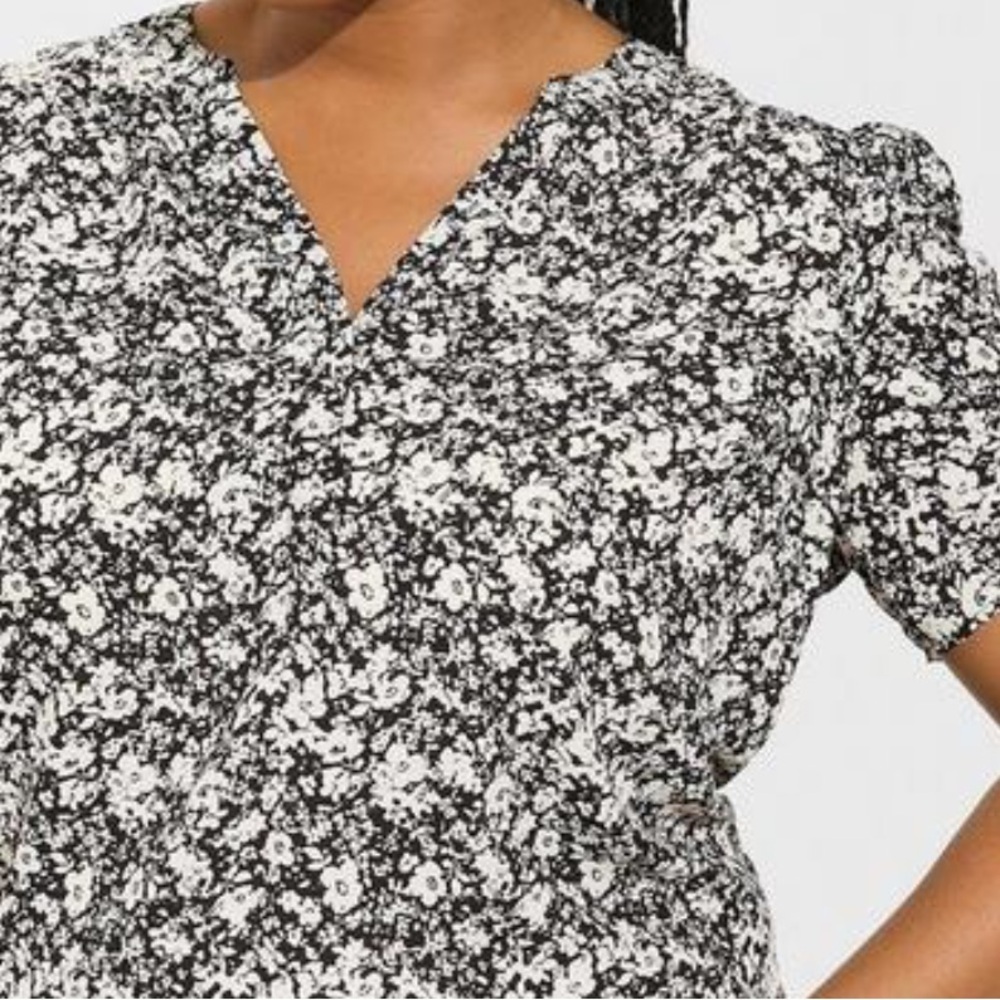 Torrid‎ NWT Harper Georgette Ruched ShortSleeve Blouse Rorschach Floral Size 5X - Picture 3 of 14